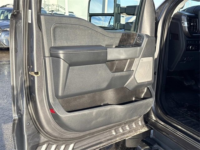 Used 2023 Ford F350 Lariat w/ Chrome Package image 13