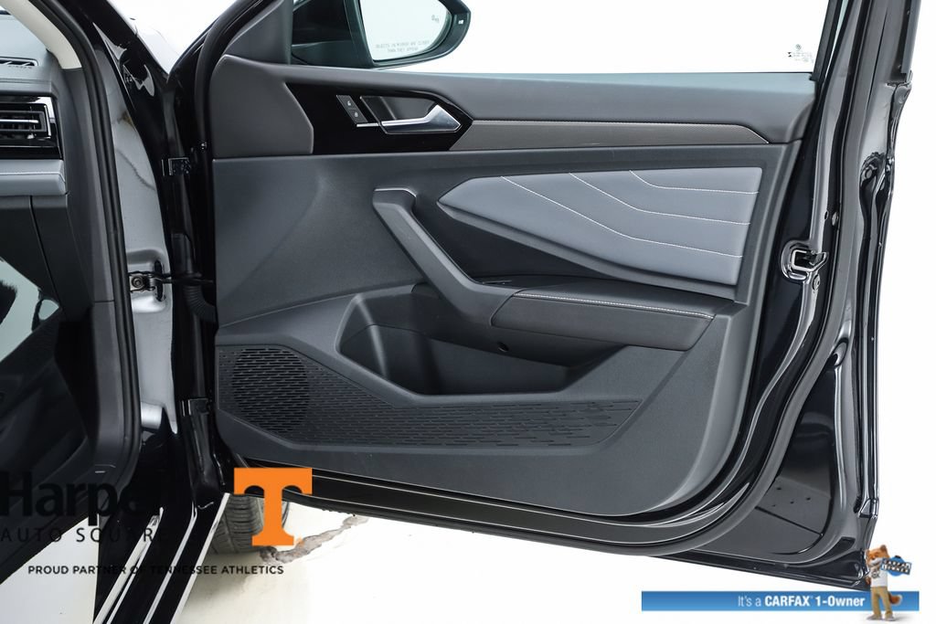 Used 2025 Volkswagen Jetta SEL FWD image 33