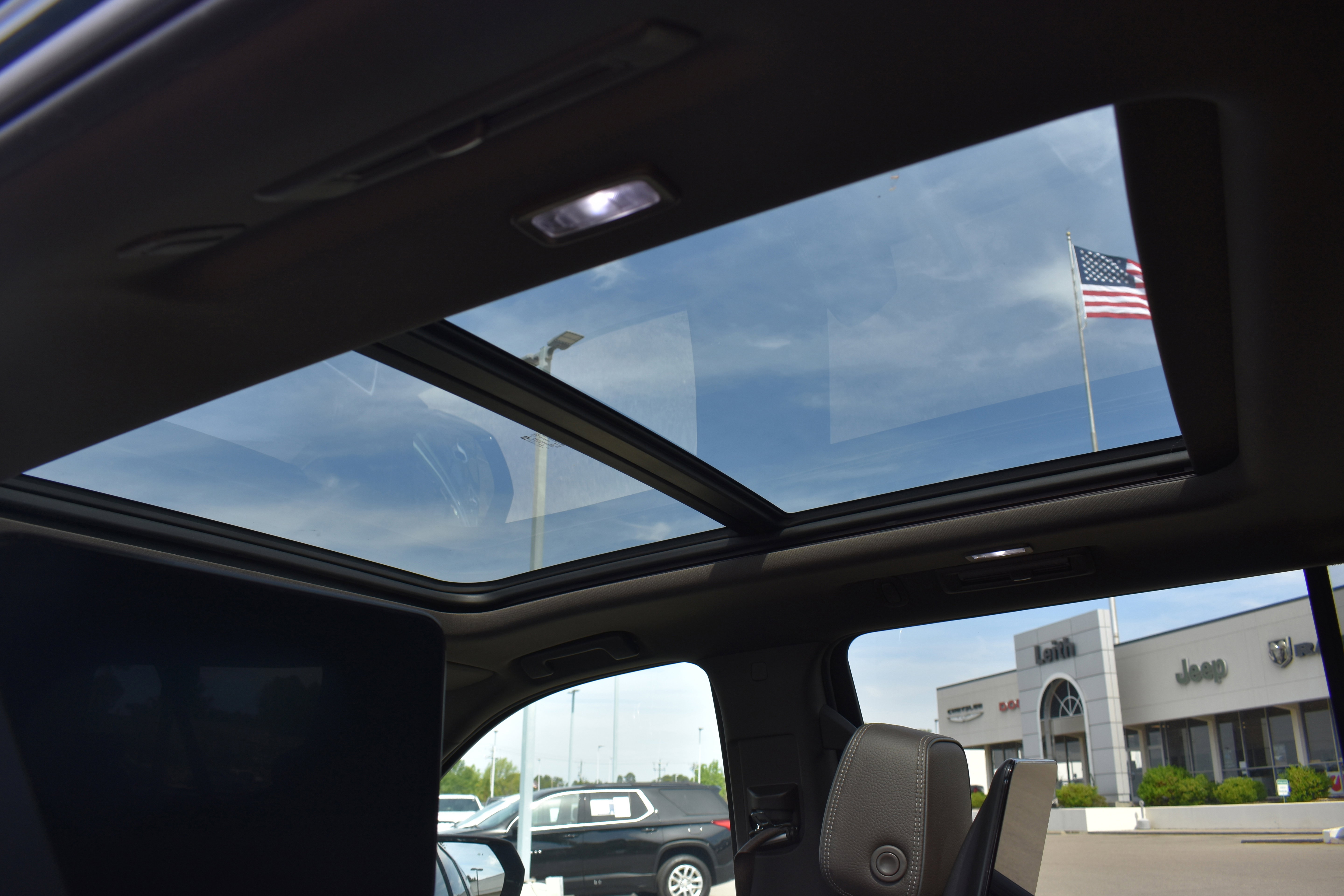 Used 2021 GMC Yukon XL Denali w/ Denali Ultimate Package AWD/4WD image 32