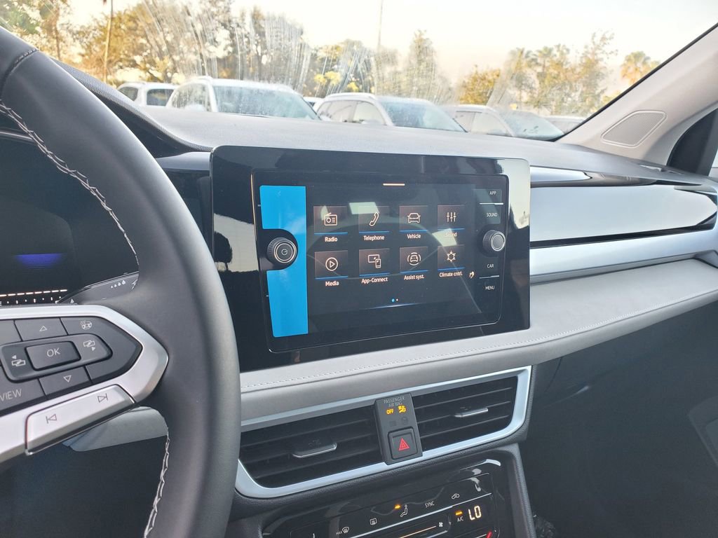 New 2026 Volkswagen Taos SE image 9