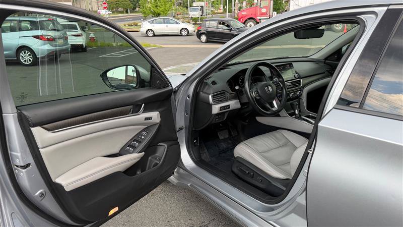 Used 2018 Honda Accord Touring image 20
