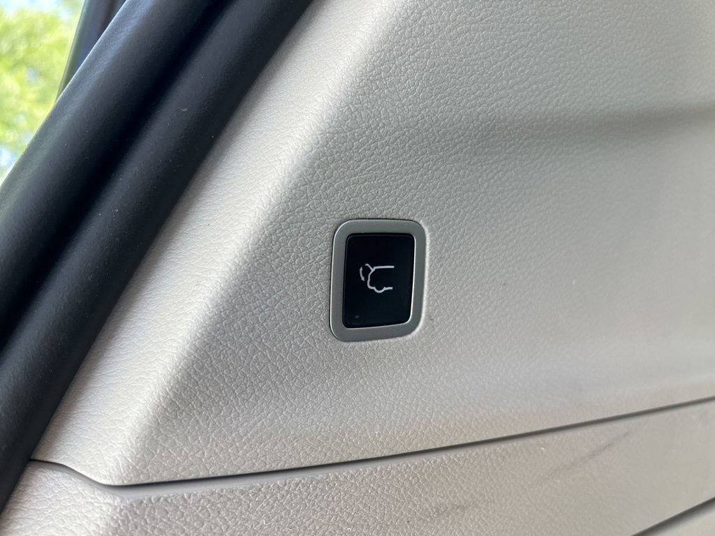Used 2024 Chrysler Pacifica Limited FWD image 57