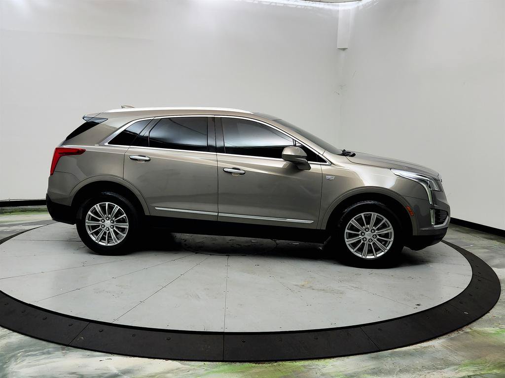 Used 2017 Cadillac XT5 Luxury w/ Driver Awareness Package FWD image 4