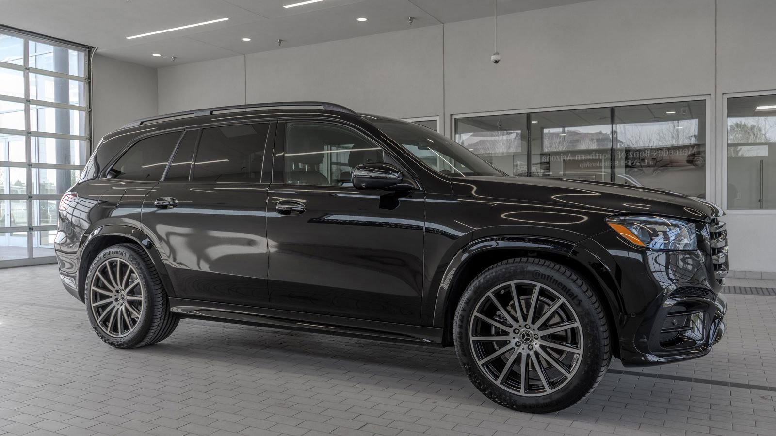 Used 2025 Mercedes-Benz GLS 450 4MATIC w/ AMG Line Exterior image 12