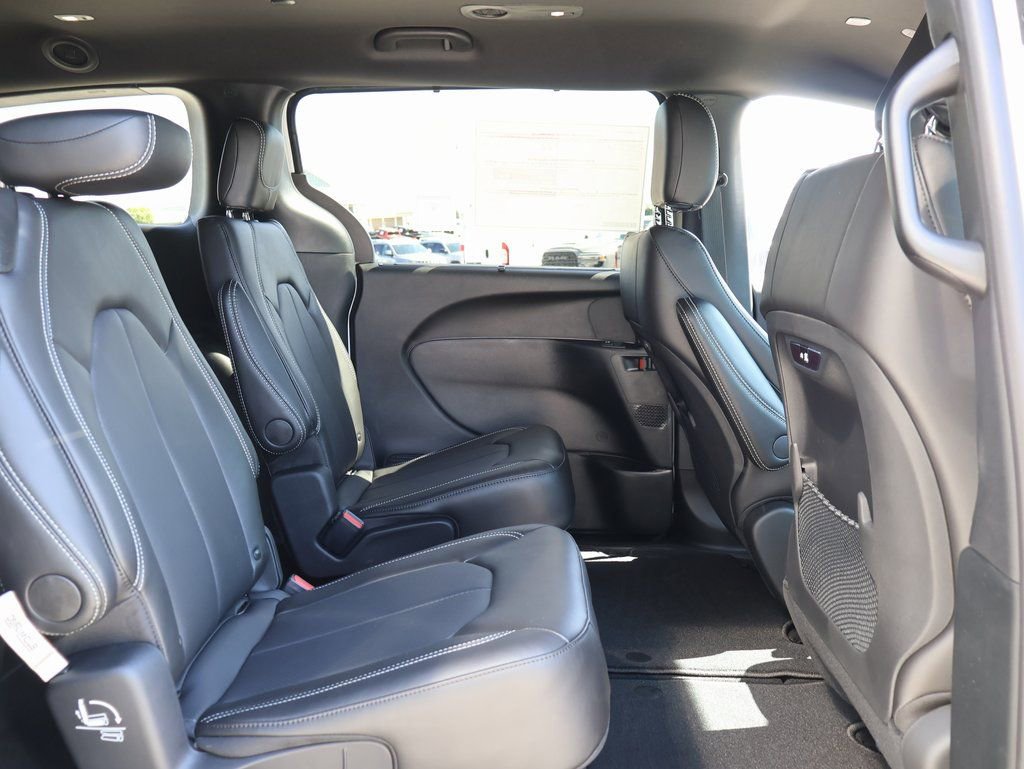New 2026 Chrysler Pacifica Select image 11