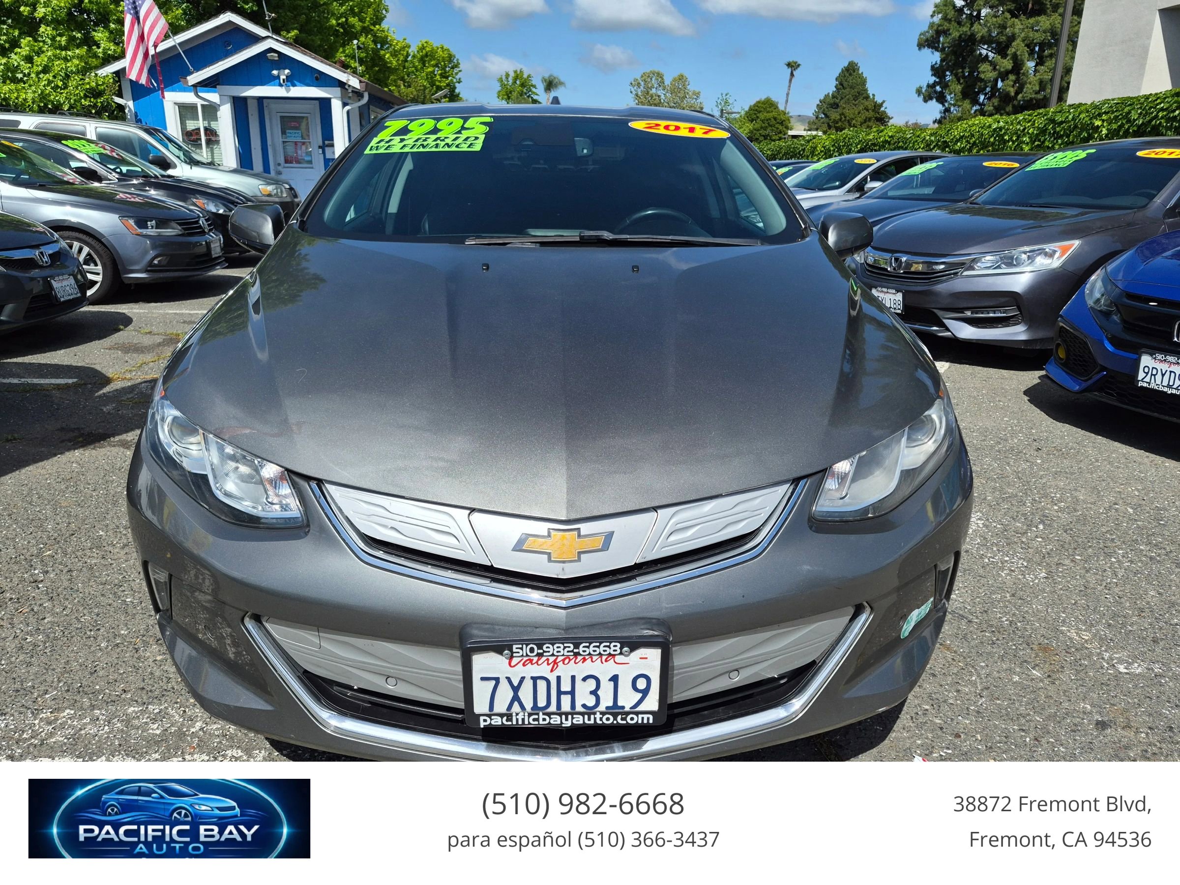 Used 2017 Chevrolet Volt Premier w/ Driver Confidence II Package FWD image 2