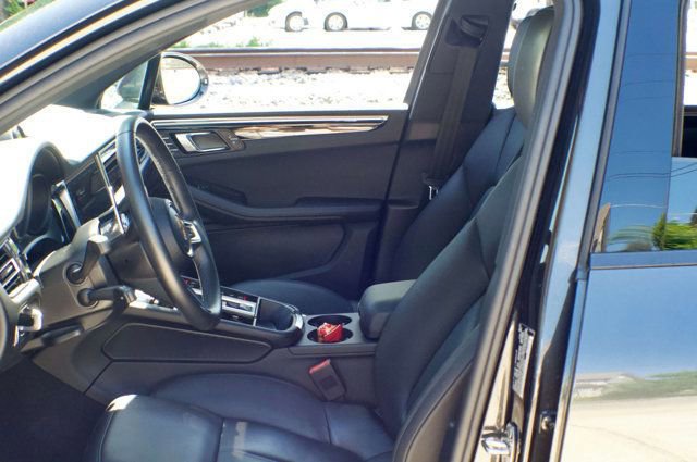 Used 2023 Porsche Macan AWD/4WD image 18