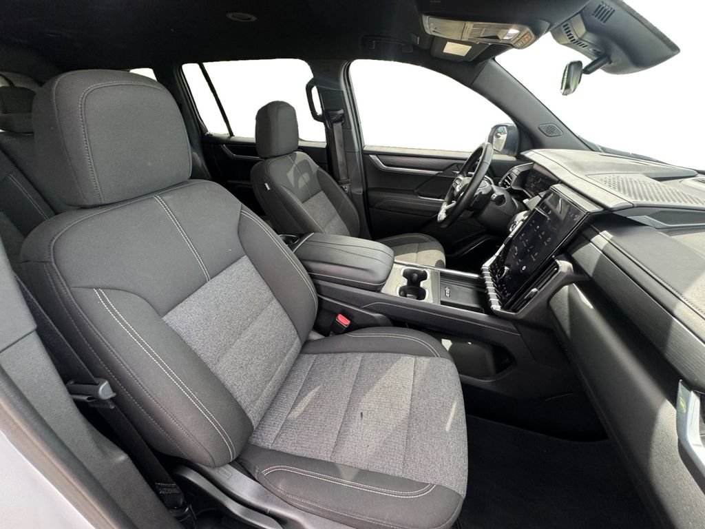 Used 2025 GMC Acadia Elevation FWD image 15