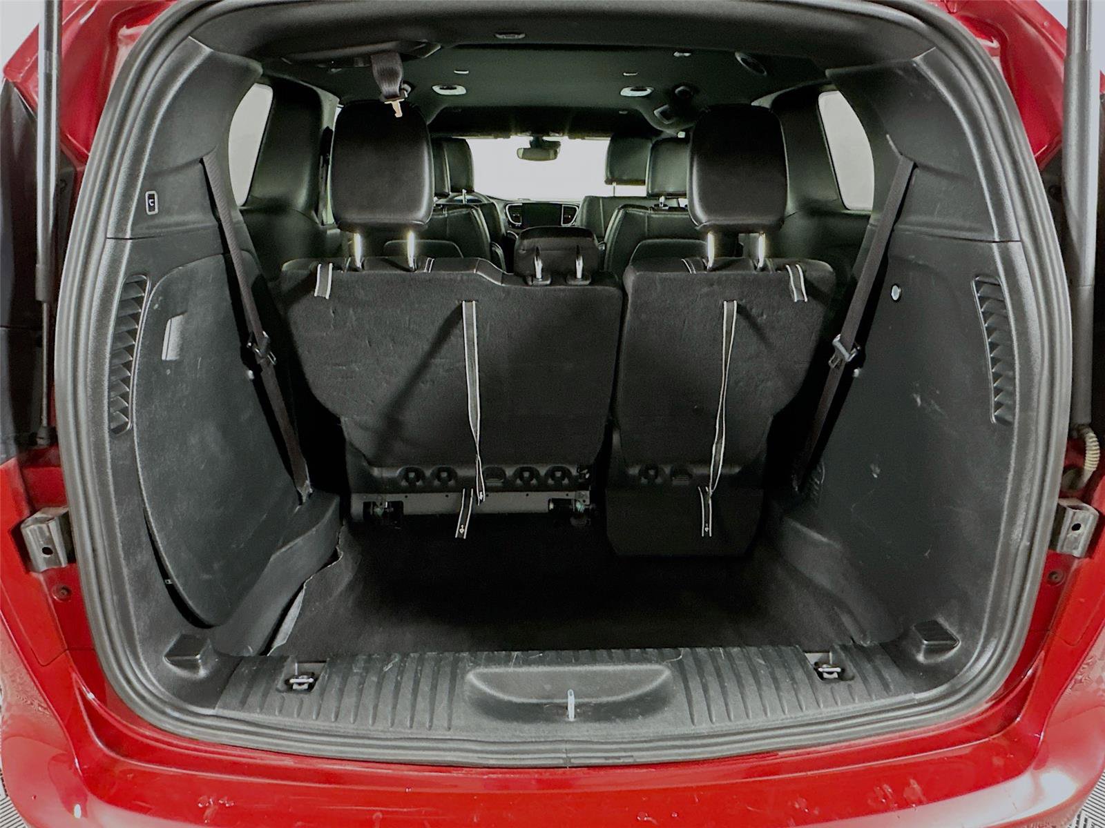 Used 2025 Chrysler Pacifica Select image 25