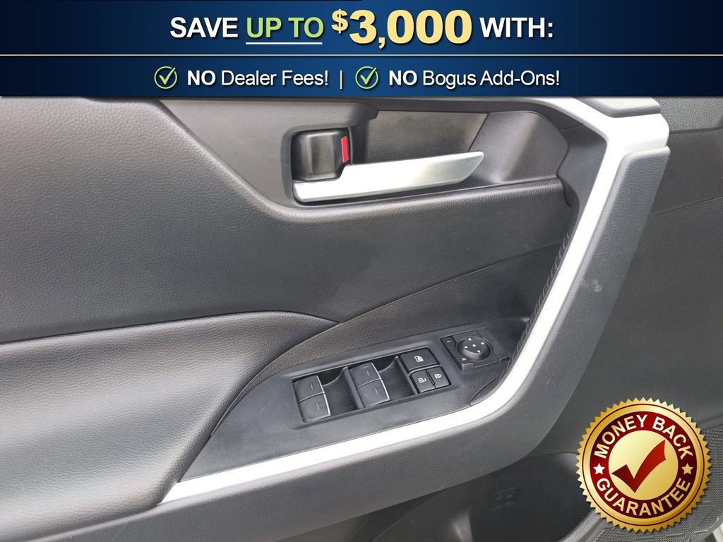 Used 2025 Toyota RAV4 XLE FWD image 16