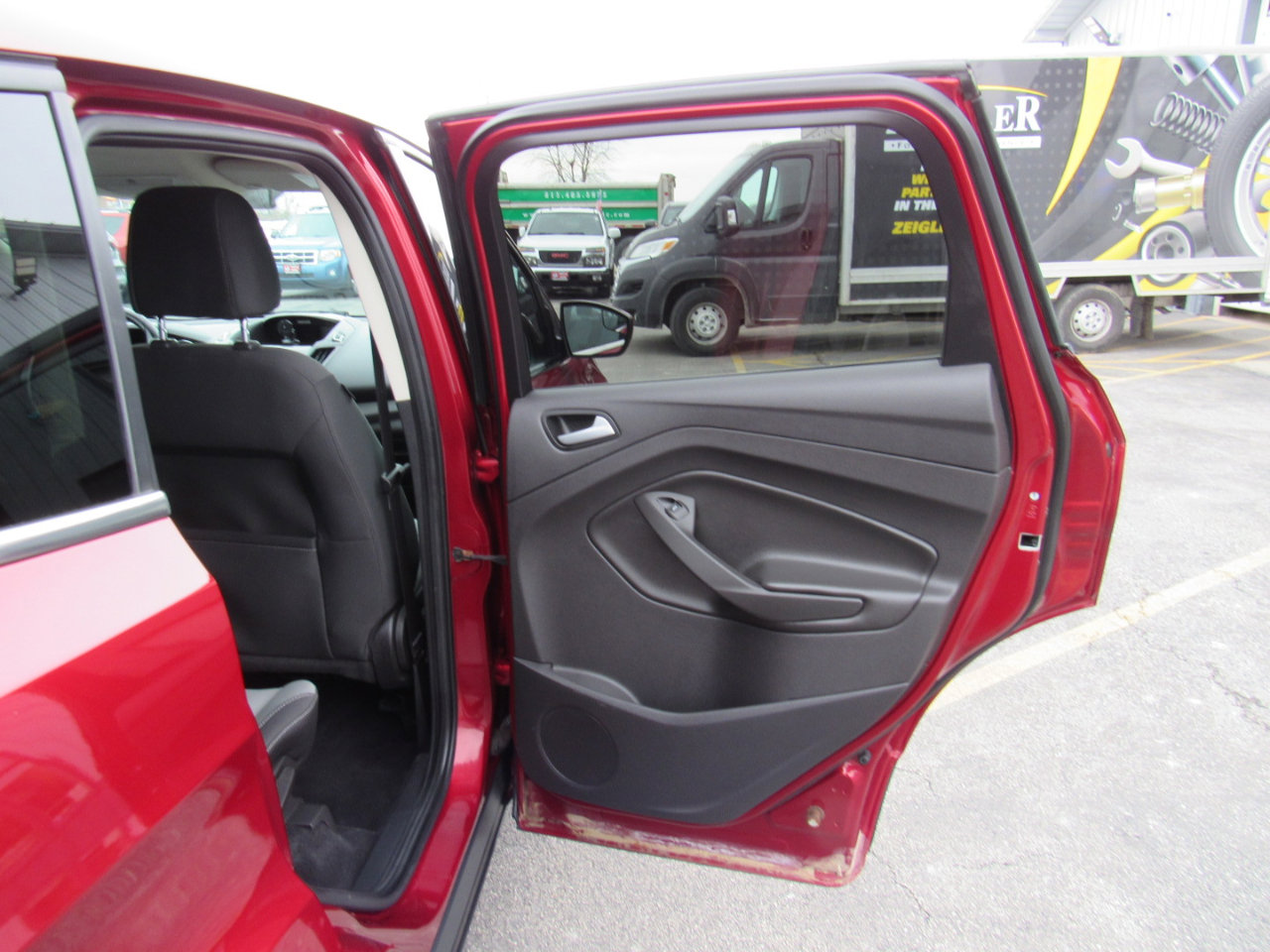 Used 2015 Ford Escape SE image 27