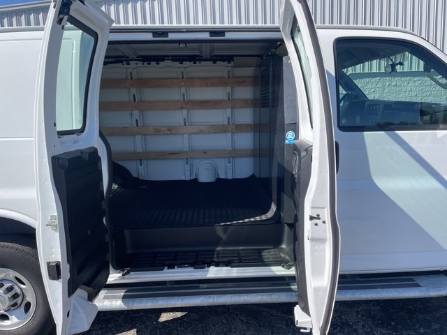 Used 2024 Chevrolet Express 2500 w/ Driver Convenience Package image 18
