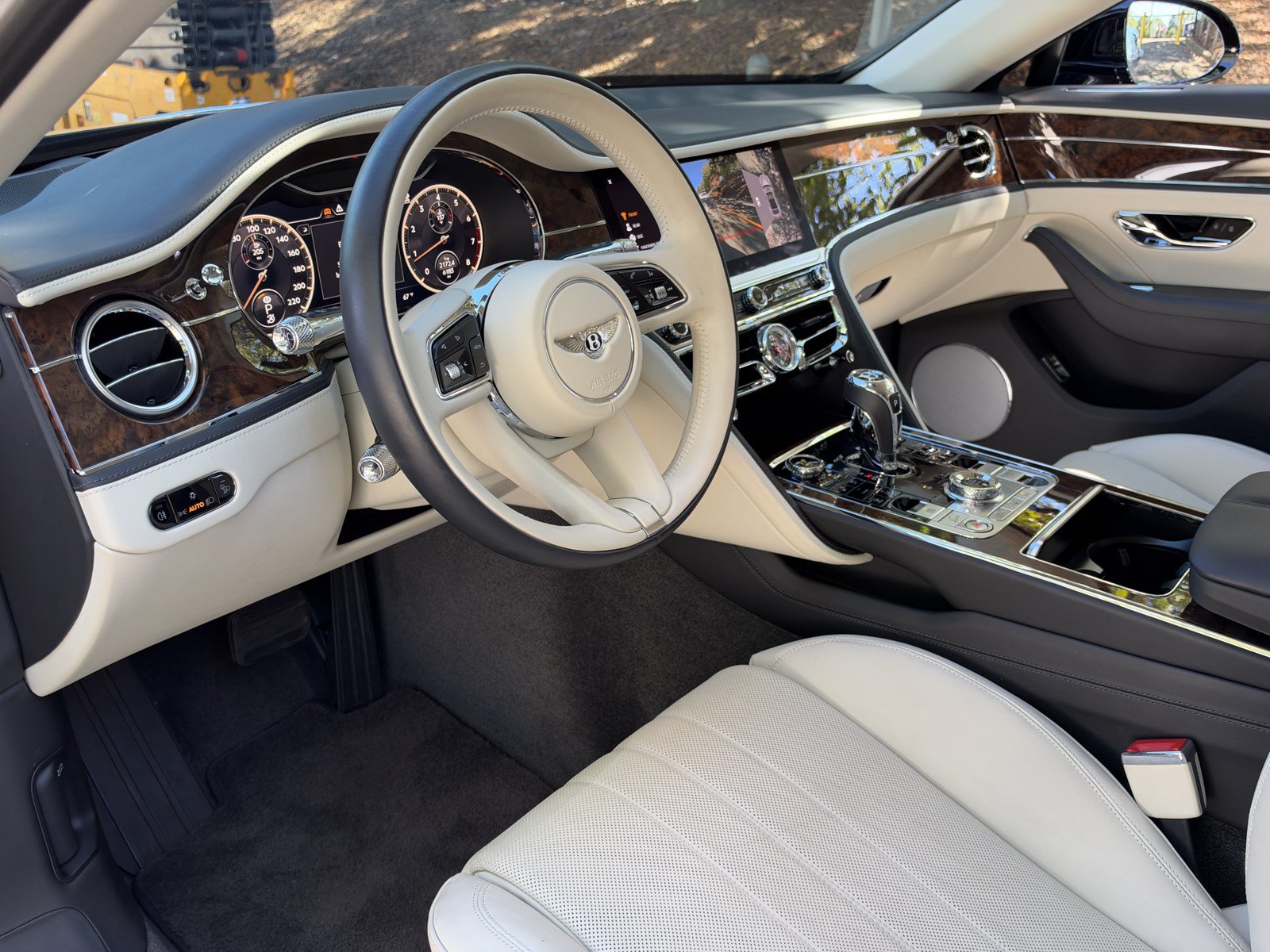 Certified 2023 Bentley Flying Spur V8 AWD/4WD image 15
