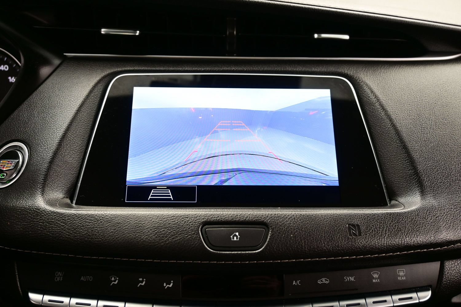 Used 2020 Cadillac XT4 Premium Luxury w/ Technology Package AWD/4WD image 19