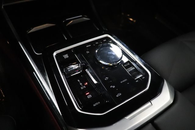 Used 2026 BMW 740i xDrive AWD/4WD image 32