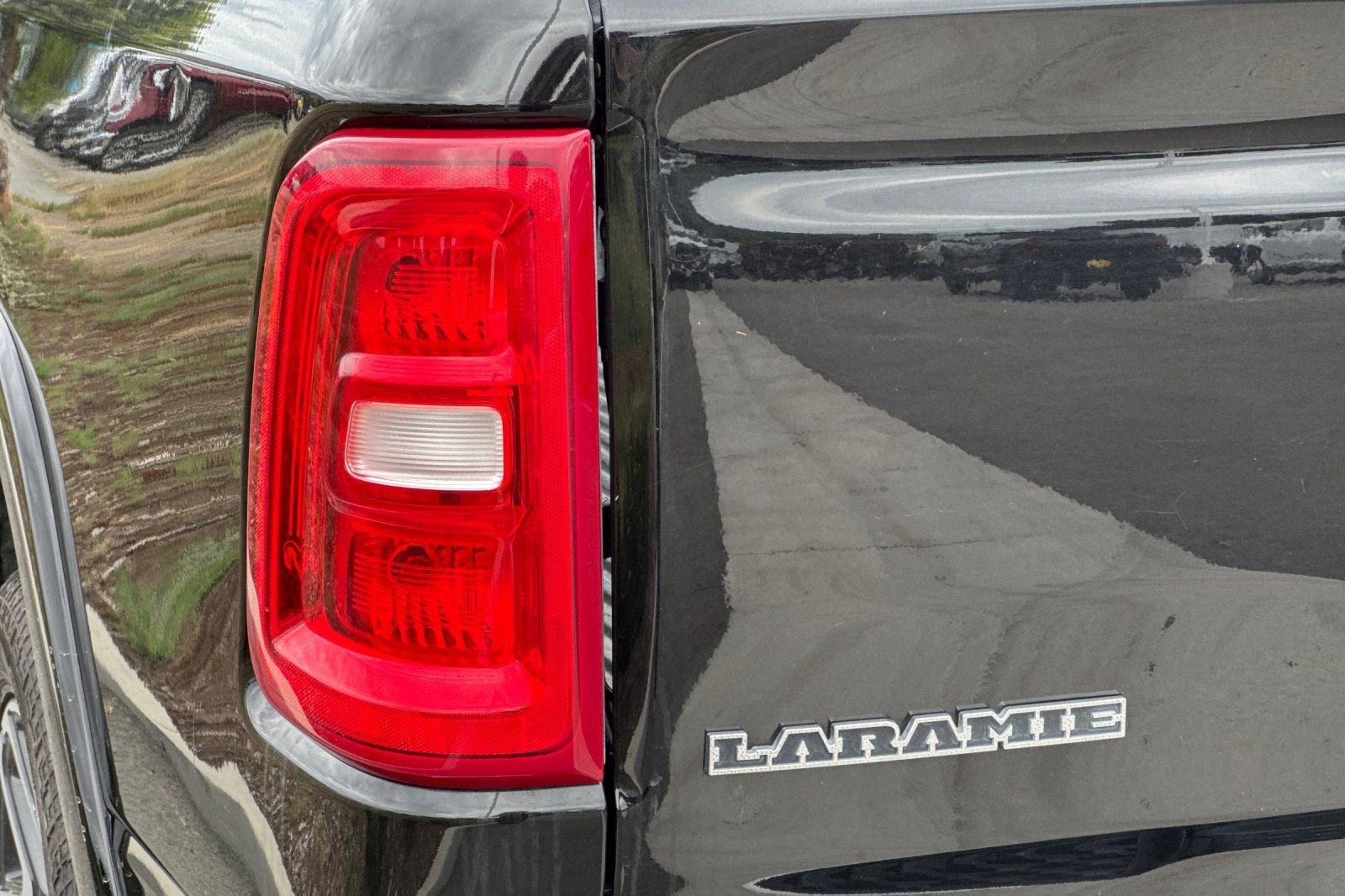 Used 2025 RAM 1500 Laramie AWD/4WD image 33