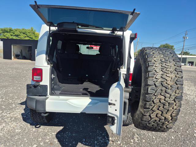 Used 2016 Jeep Wrangler Unlimited Sahara w/ Connectivity Group AWD/4WD image 7