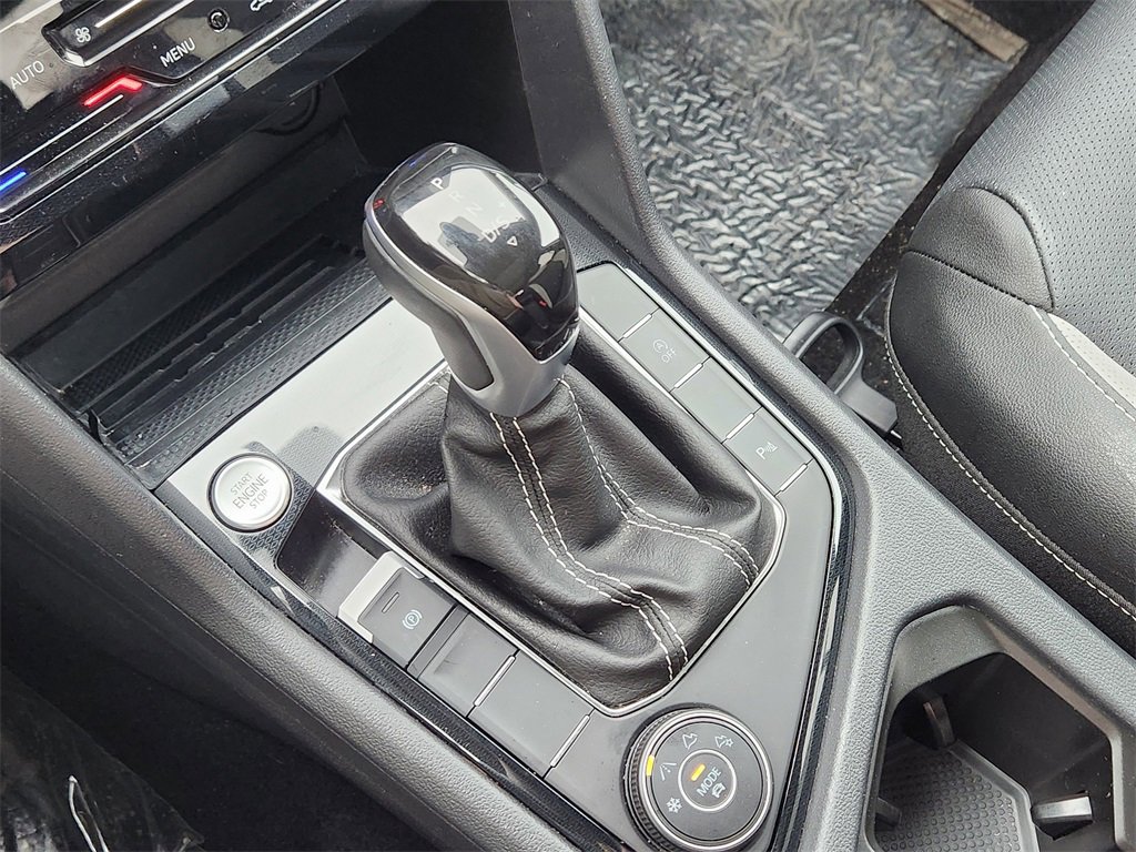 Used 2025 Volkswagen Taos SEL image 17