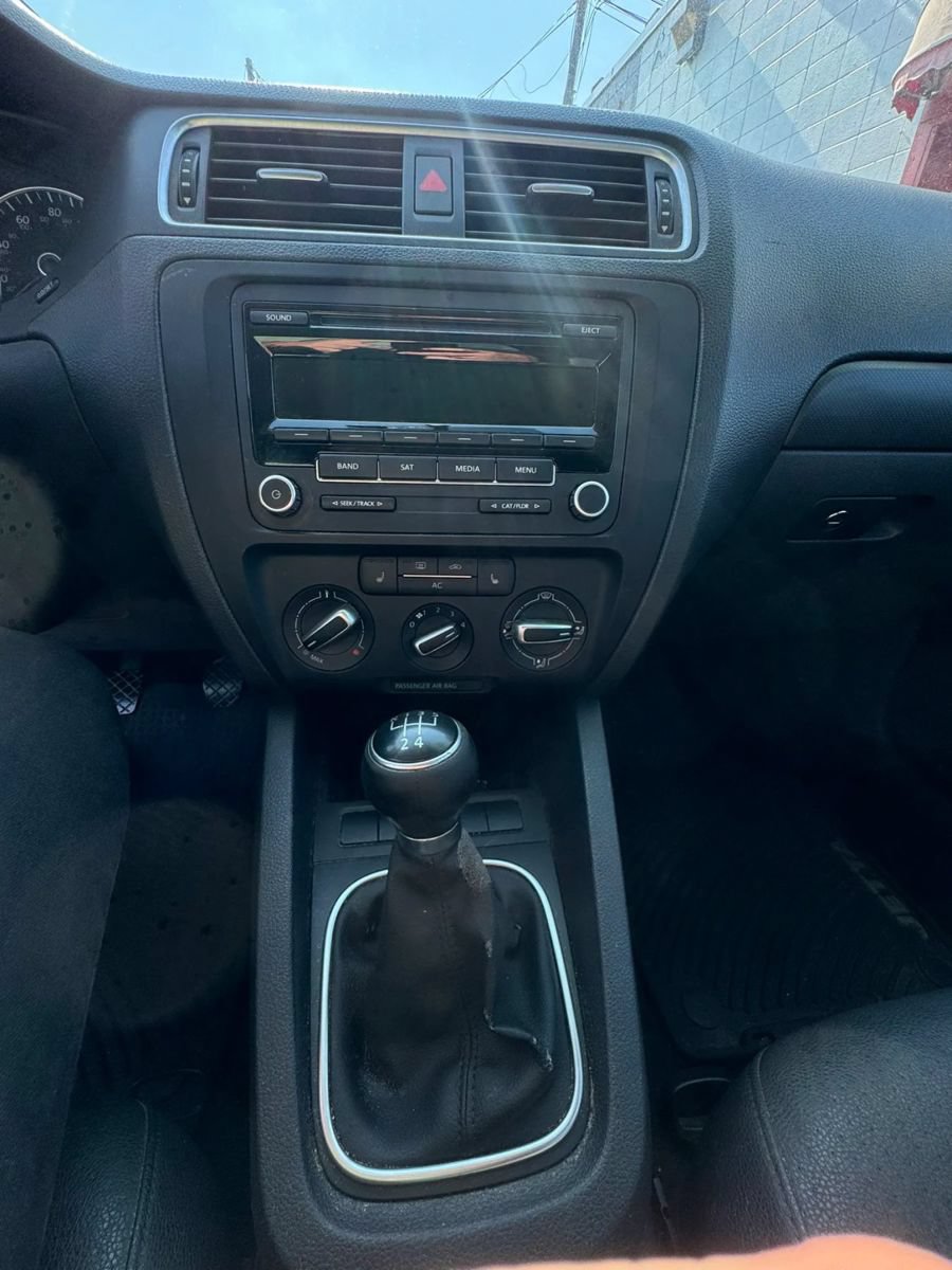 Used 2012 Volkswagen Jetta SE FWD image 13