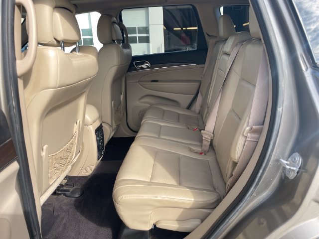 Used 2016 Jeep Grand Cherokee Limited w/ Luxury Group II AWD/4WD image 28