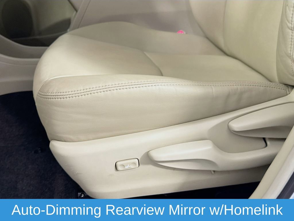 Used 2014 Toyota Prius V Five image 23