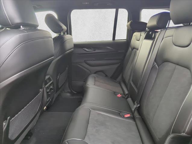 New 2025 Jeep Grand Cherokee Altitude image 17