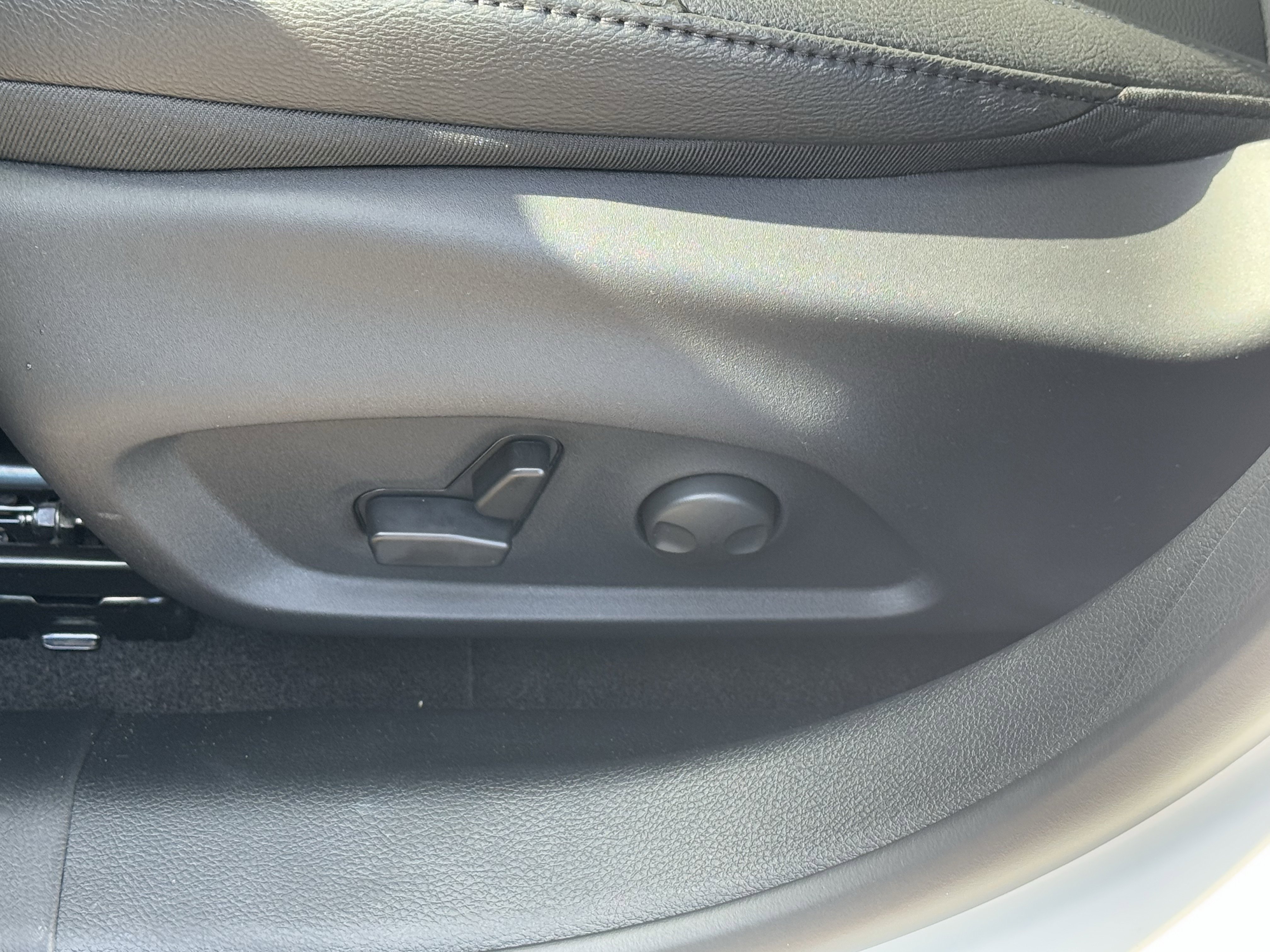 New 2026 Jeep Compass Limited image 13