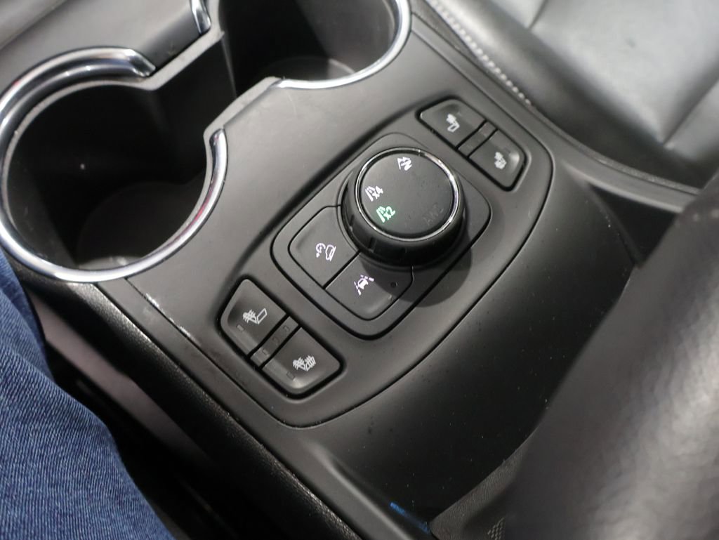 Used 2024 GMC Terrain SLT AWD/4WD image 32