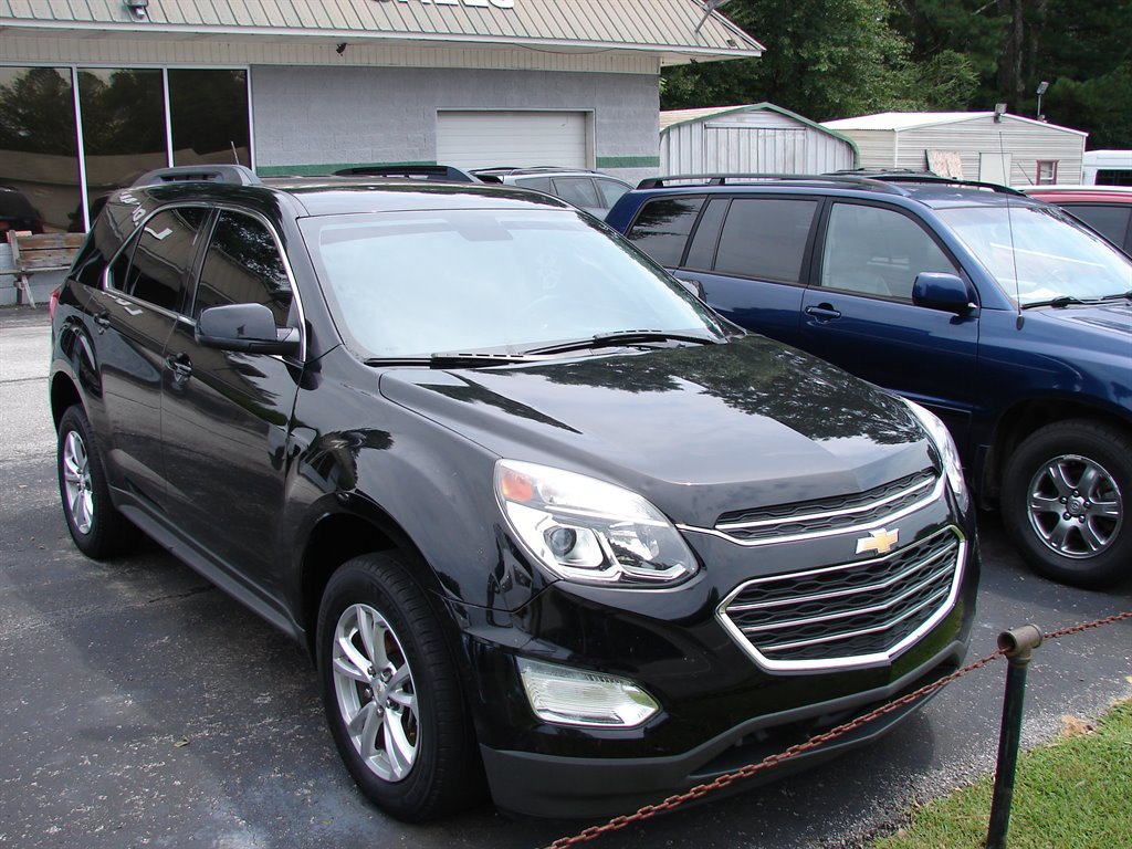 Used 2017 Chevrolet Equinox LT w/ Convenience Package image 2
