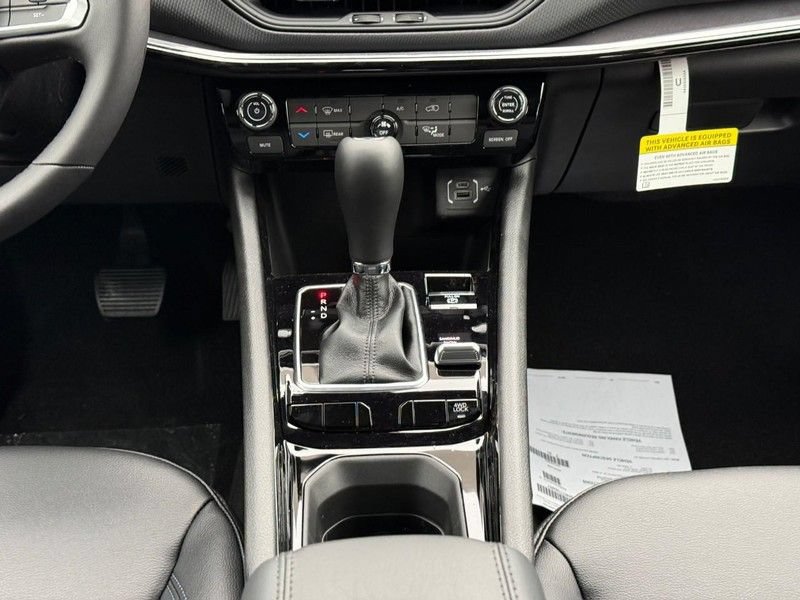 New 2026 Jeep Compass Latitude AWD/4WD image 11