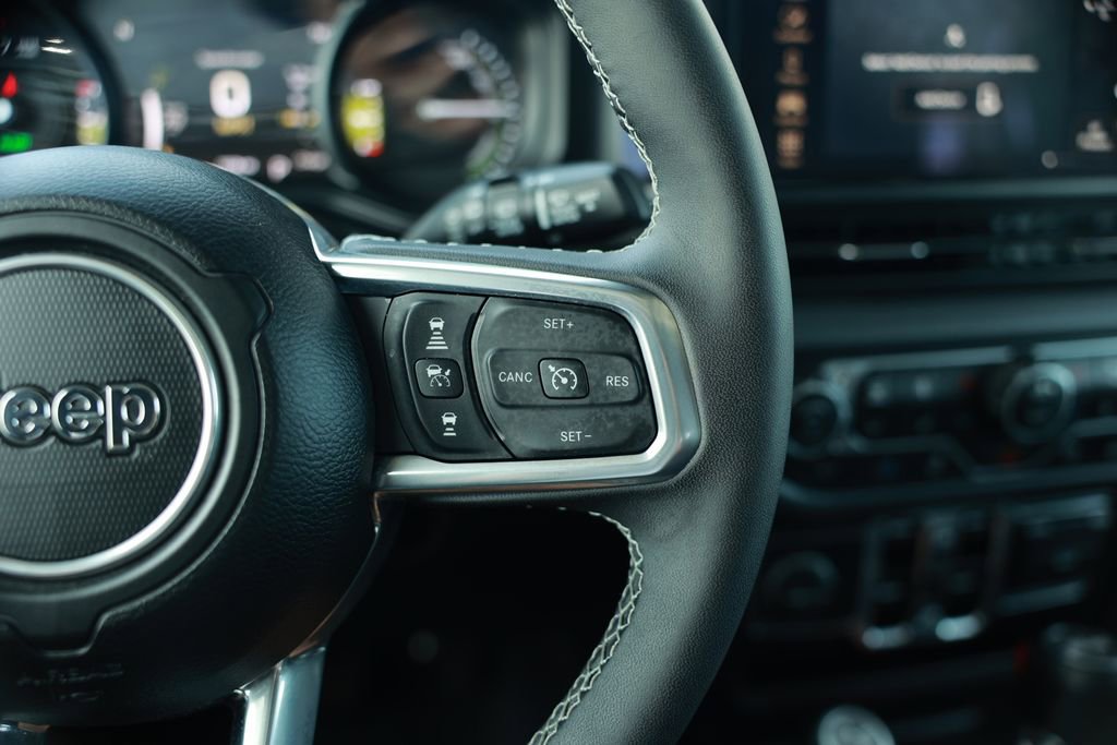 Used 2025 Jeep Wrangler Unlimited Sahara w/ Safety Group AWD/4WD image 23