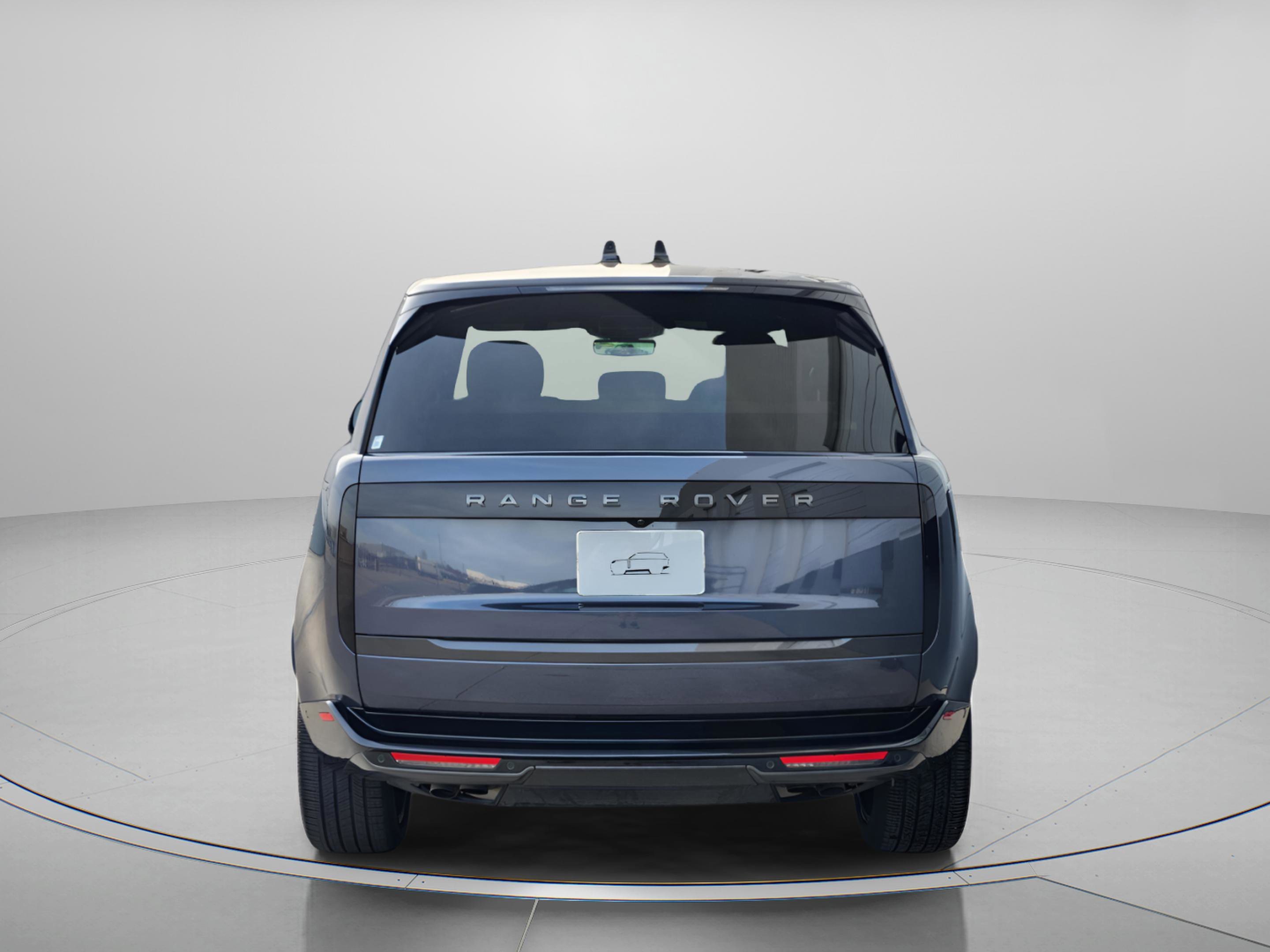 Certified 2025 Land Rover Range Rover SE image 4