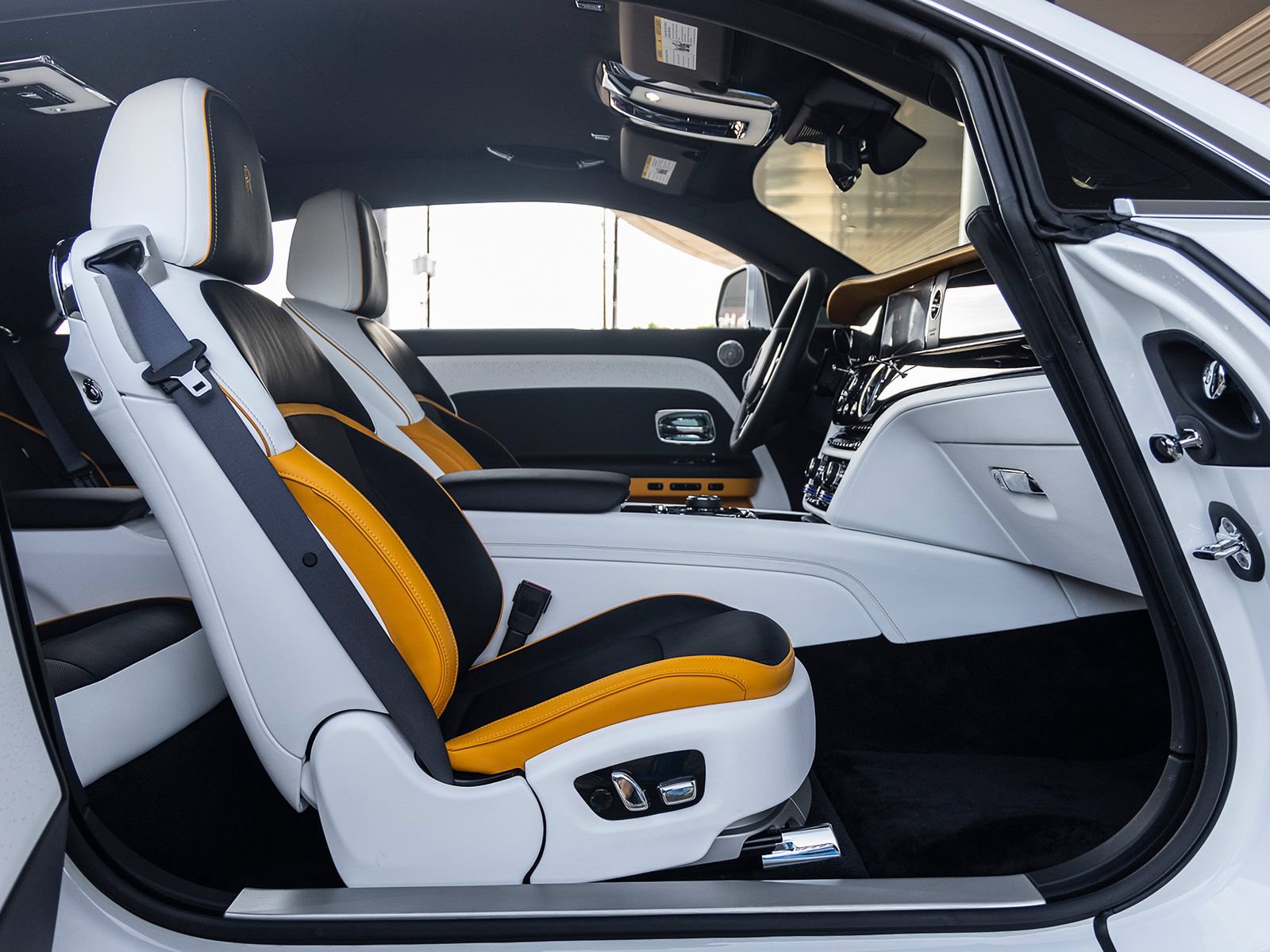 Used 2024 Rolls-Royce Spectre AWD/4WD image 43