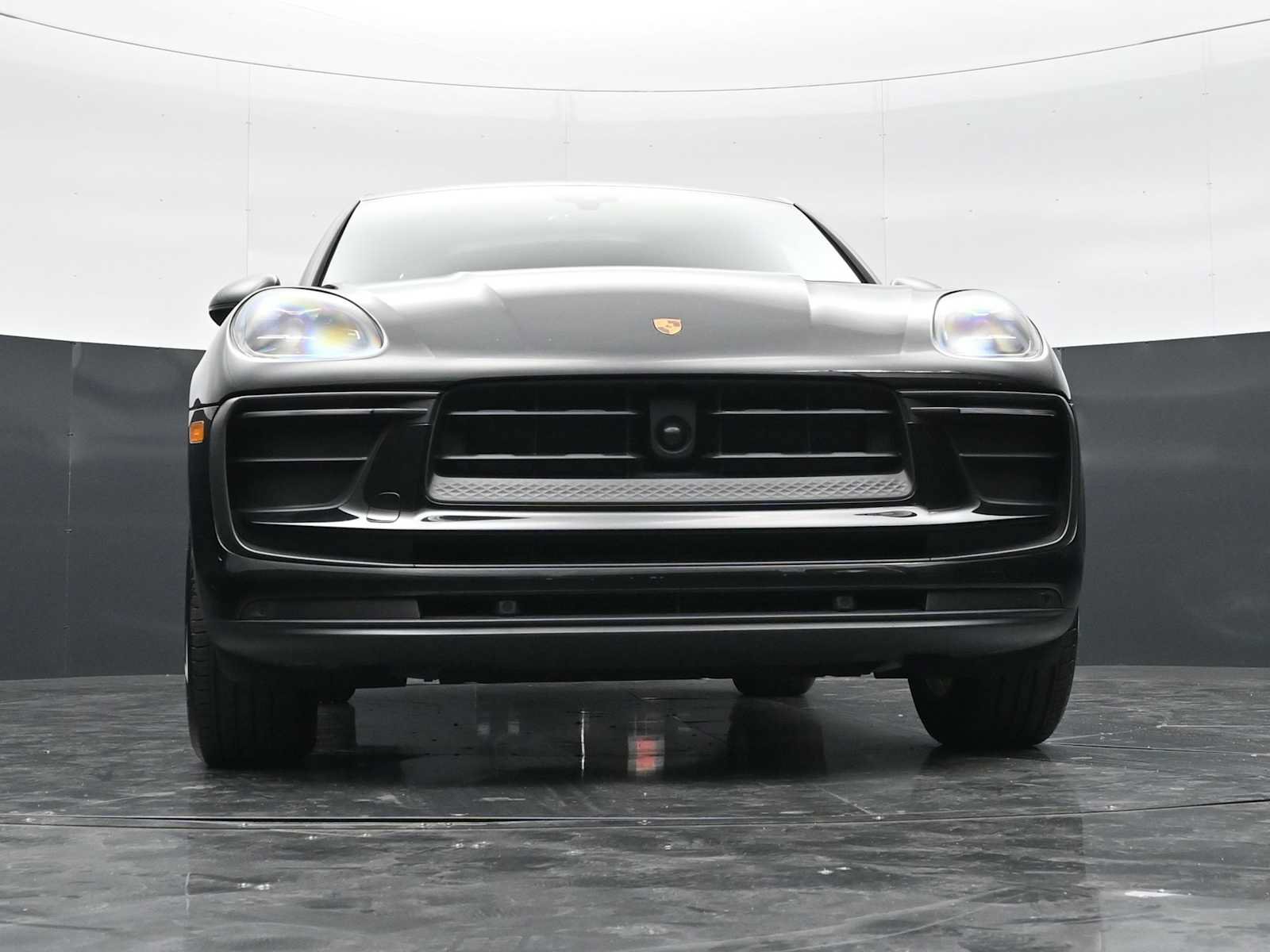 Certified 2024 Porsche Macan AWD/4WD image 43