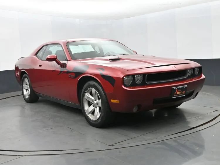 Used 2010 Dodge Challenger SE RWD image 2