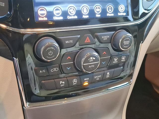 Used 2022 Jeep Grand Cherokee Laredo E w/ Security & Convenience Group image 12