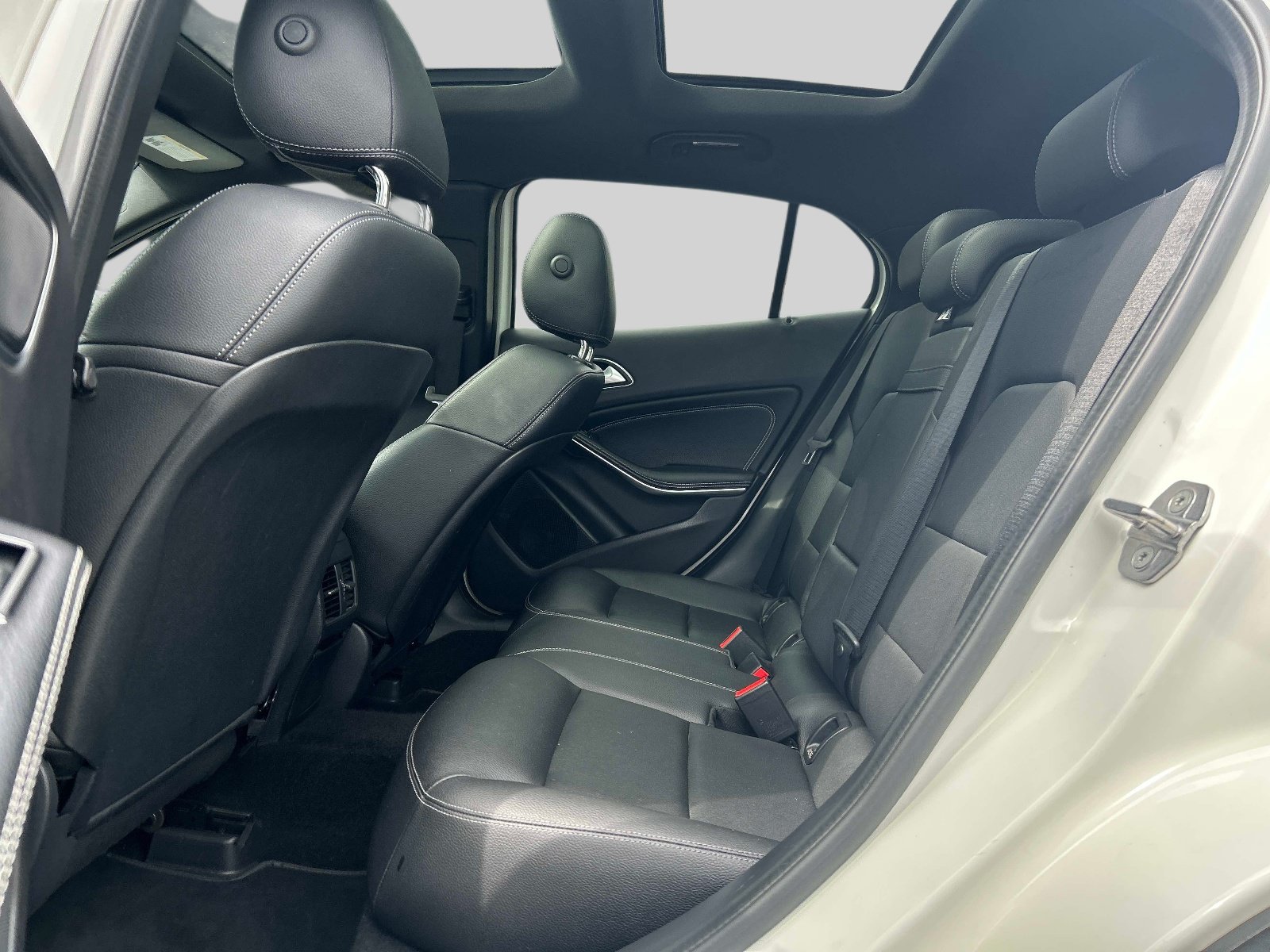 Used 2018 Mercedes-Benz GLA 250 4MATIC image 18