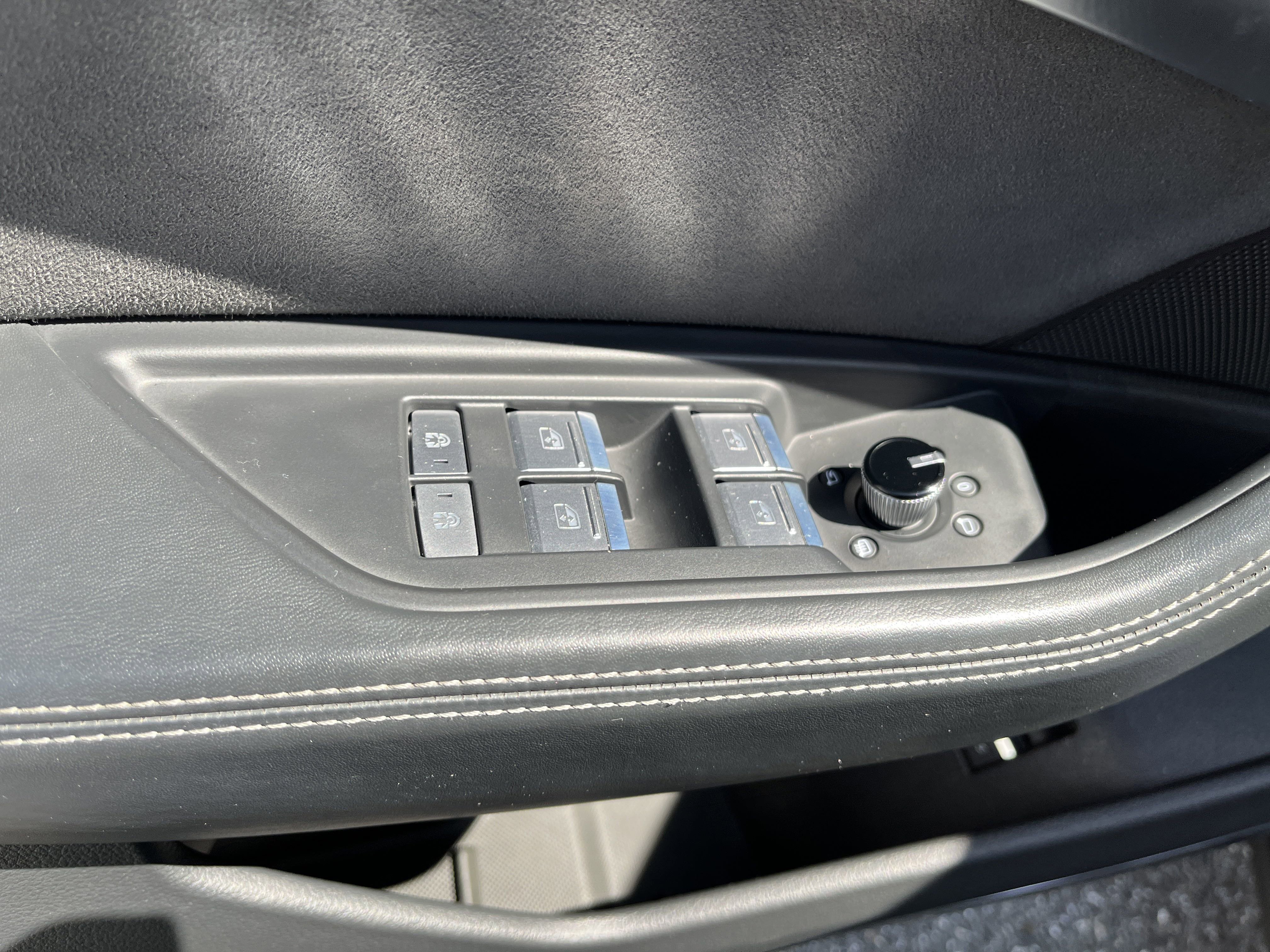 Certified 2022 Audi e-tron S Prestige w/ Prestige Package AWD/4WD image 9