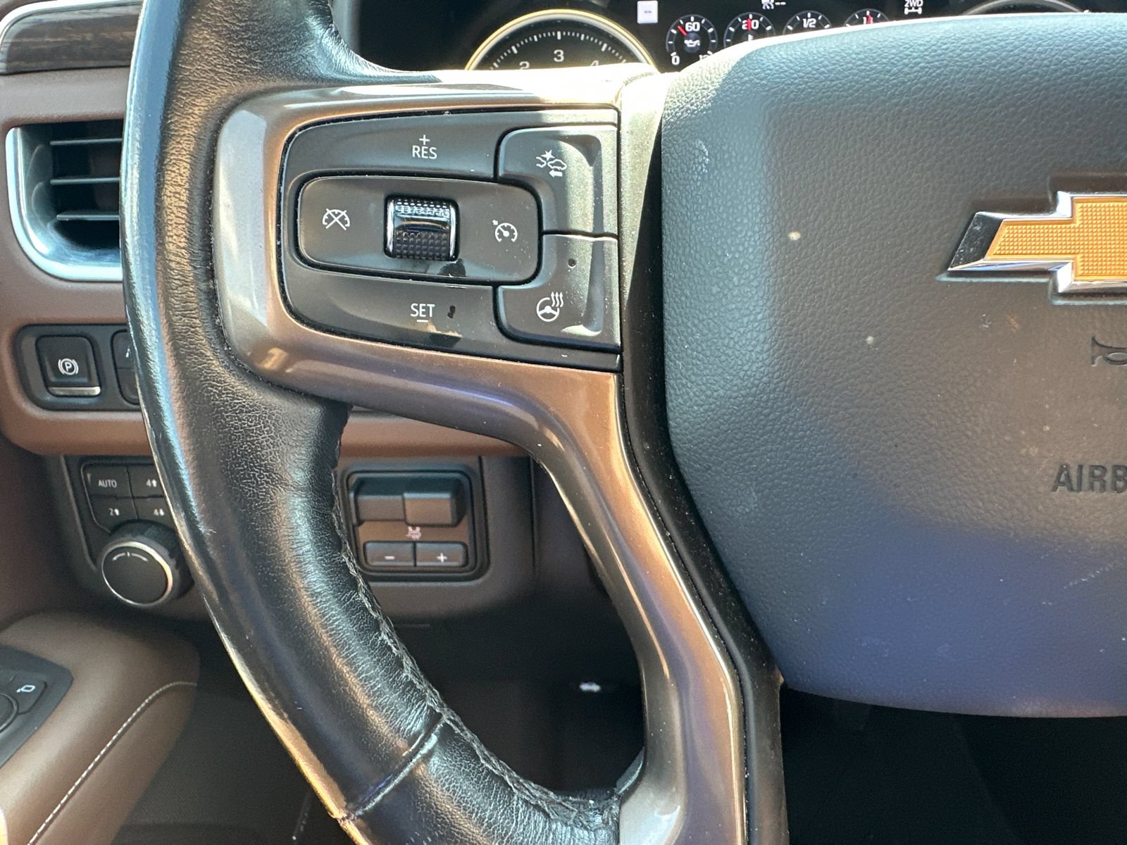 Used 2021 Chevrolet Suburban High Country w/ Premium Package AWD/4WD image 23
