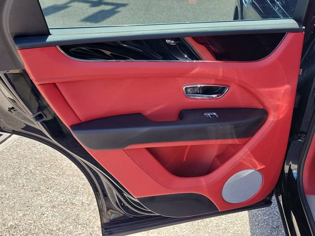 Used 2022 Bentley Bentayga image 9