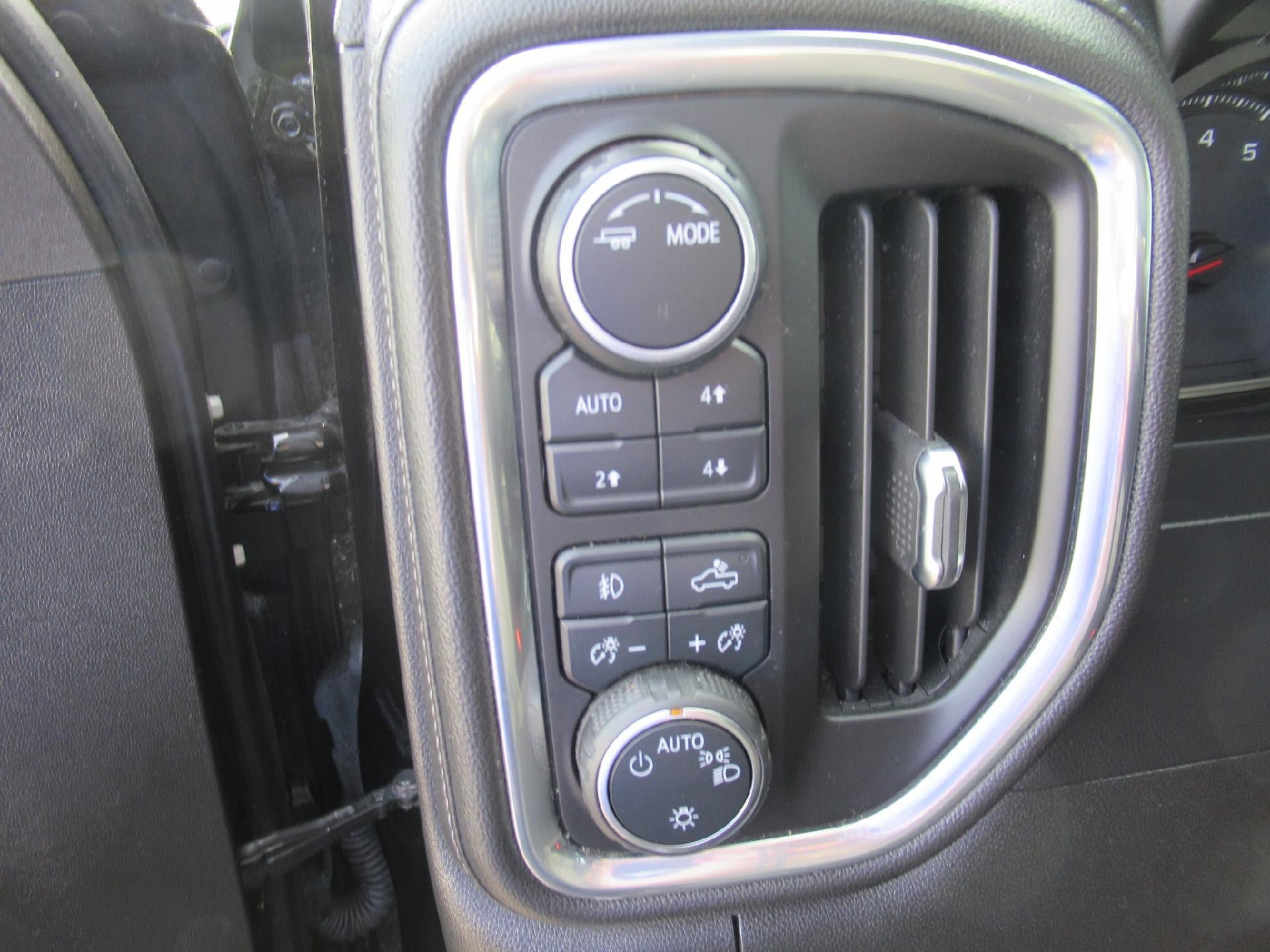 Used 2021 Chevrolet Silverado 1500 LT Trail Boss w/ Bed Protection Package AWD/4WD image 10
