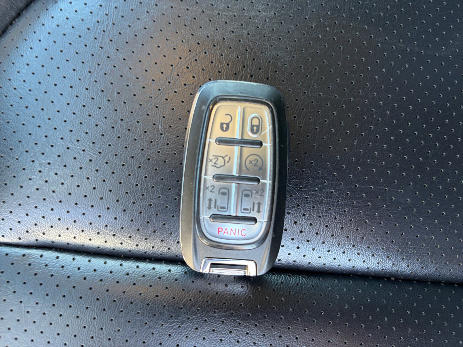 Used 2023 Chrysler Pacifica Touring-L FWD image 30