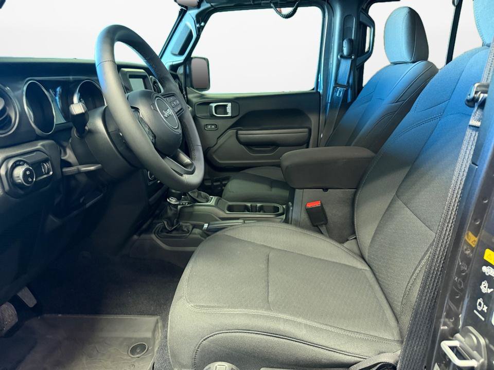 Used 2023 Jeep Gladiator Sport AWD/4WD image 11