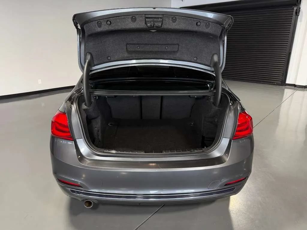 Used 2018 BMW 328d Sedan RWD image 12
