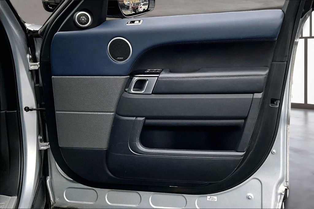 Used 2020 Land Rover Range Rover Sport HST image 24