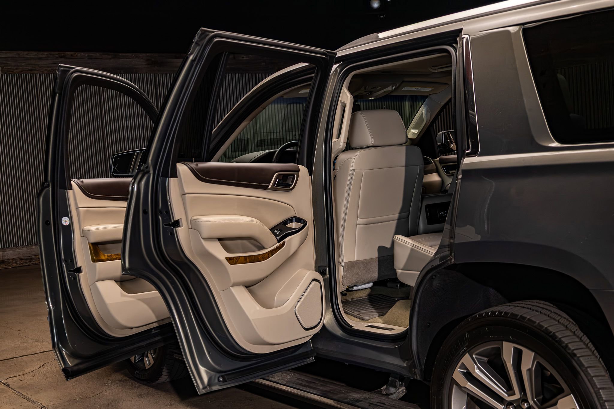 Used 2017 GMC Yukon Denali w/ Open Road Package AWD/4WD image 28