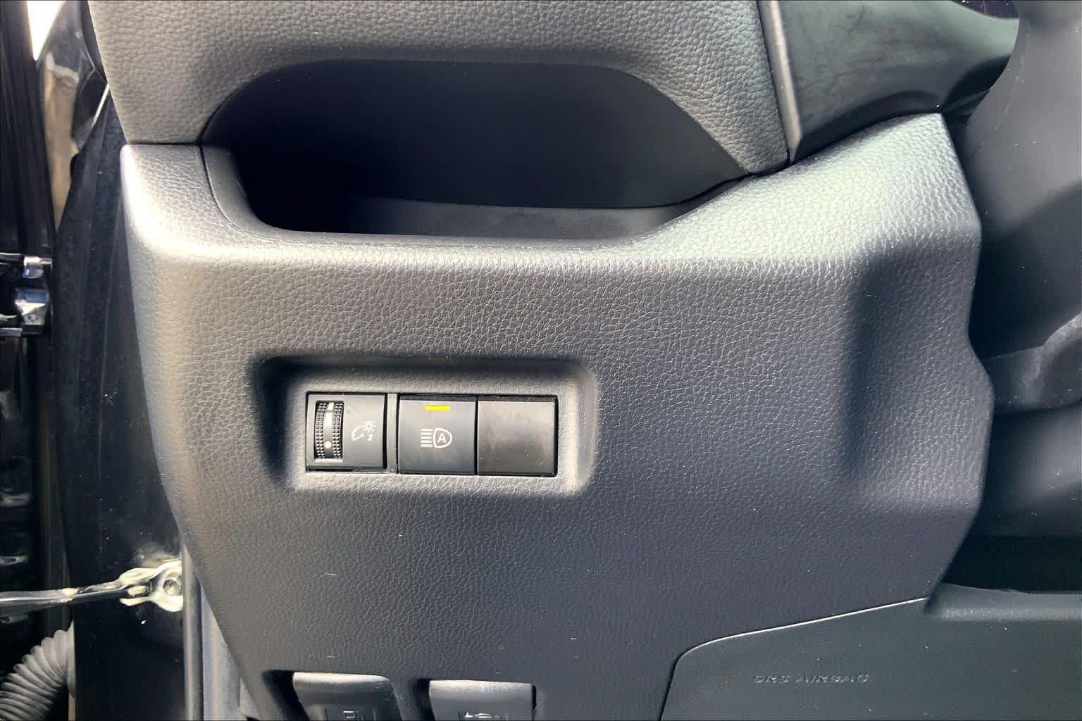 Used 2024 Toyota RAV4 XLE FWD image 32