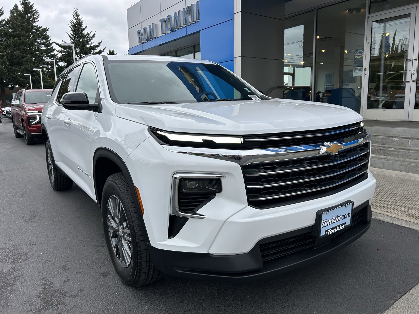 New 2026 Chevrolet Traverse LT image 2