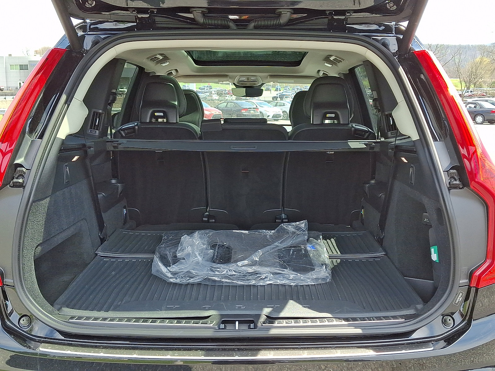 Certified 2023 Volvo XC90 B6 Plus w/ Protection Package Premier AWD/4WD image 28