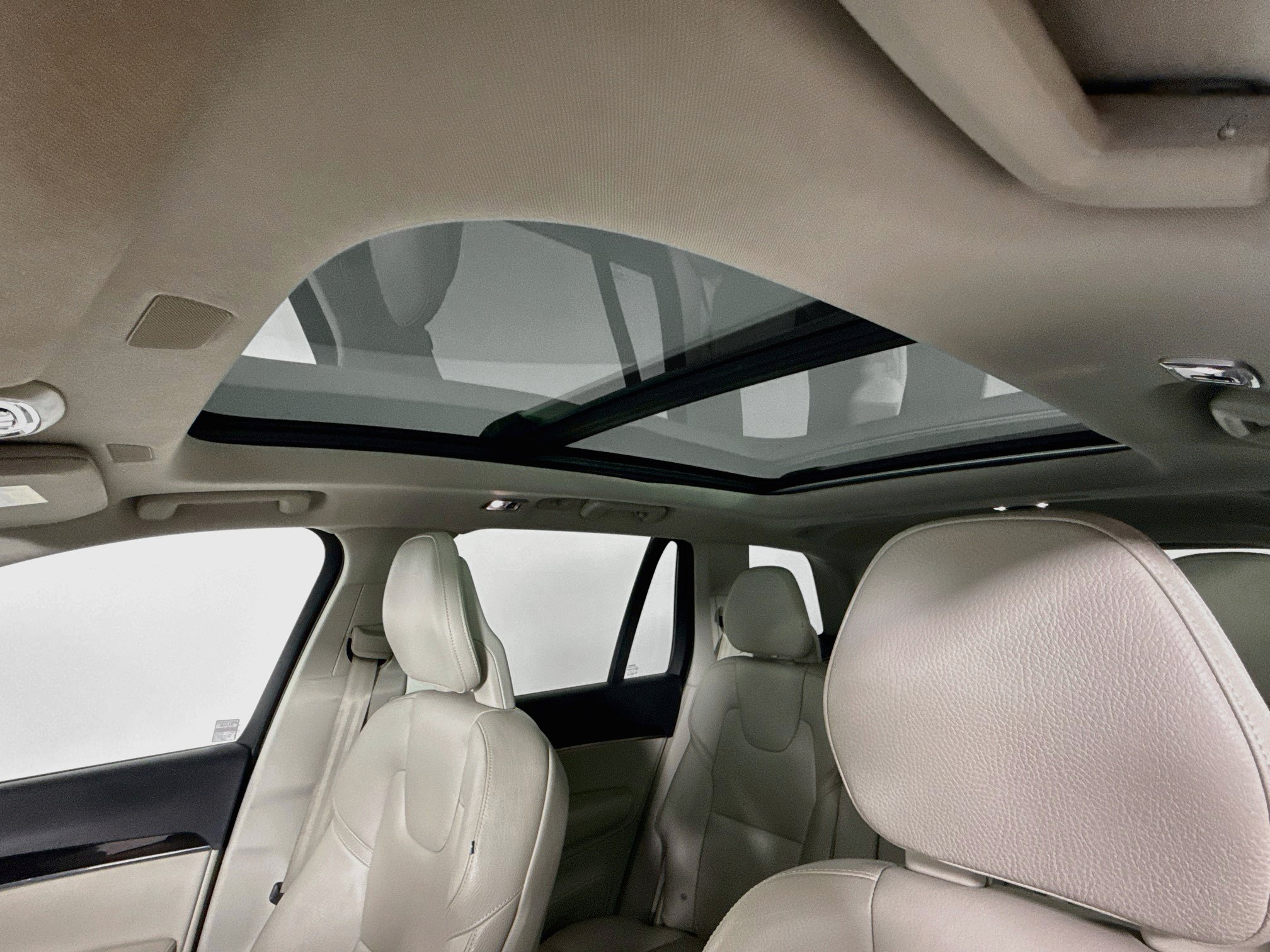 Used 2018 Volvo XC90 T6 Momentum w/ Convenience Package AWD/4WD image 14